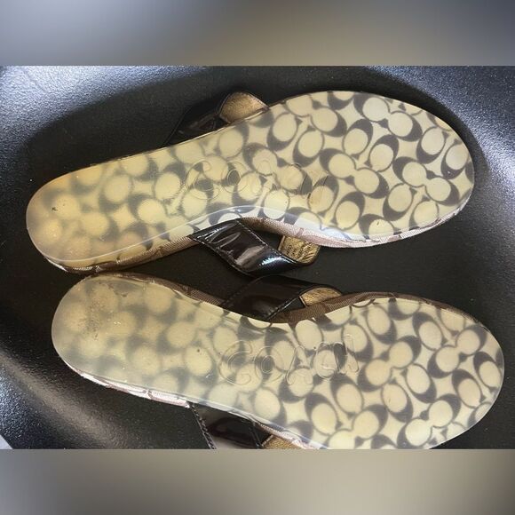COACH SKYE PATENT SIGNAURE C KHAKI  CHESTNUT THONG SLIPPER  8 /M - Picture 6 of 13